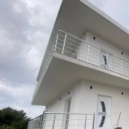 Pamja Apartment